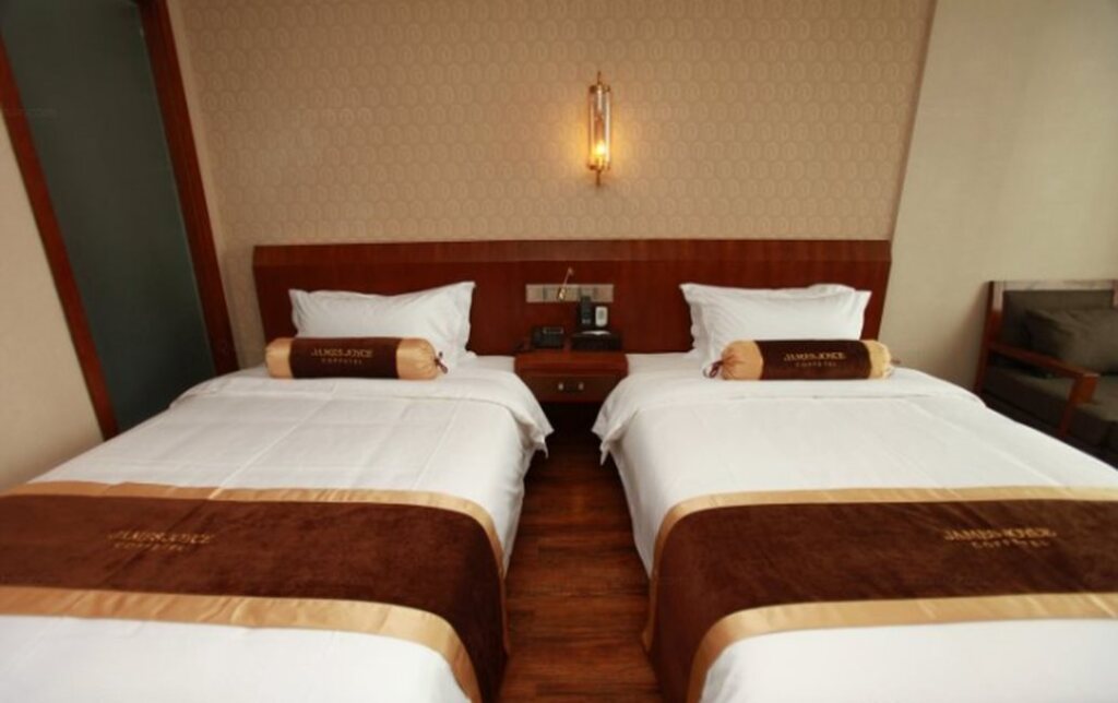 Чэнду: James Joyce Coffetel Hotel Chengdu Baicao Street Metro Station Branch