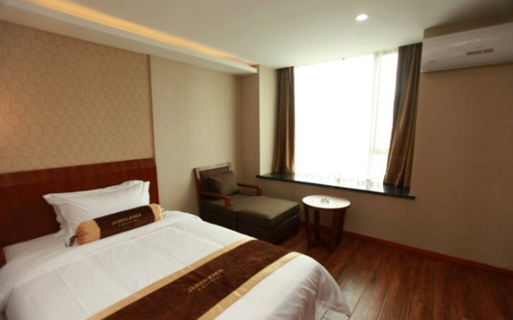 Чэнду: James Joyce Coffetel Hotel Chengdu Baicao Street Metro Station Branch