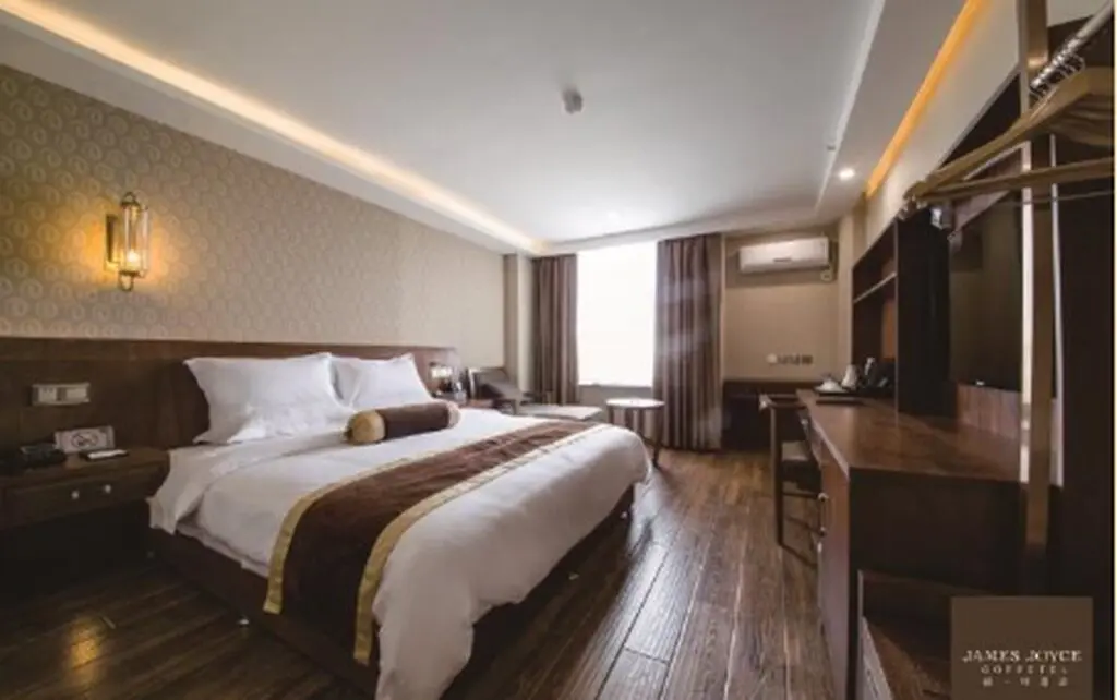 Чэнду: James Joyce Coffetel Hotel Chengdu Baicao Street Metro Station Branch