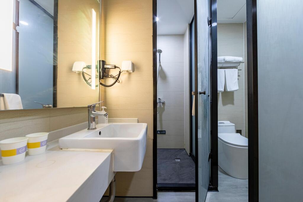 Шанхай: Hanting Hotel Shanghai Hongqiao Hub Railway Station