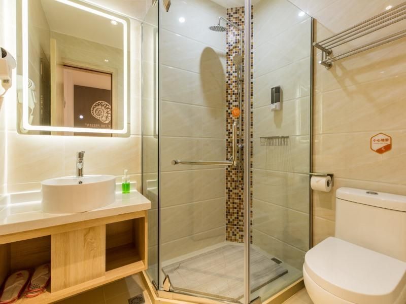 Шанхай: Shell Shanghai Yangpu District  Pingliang Road Binjiang Hotel