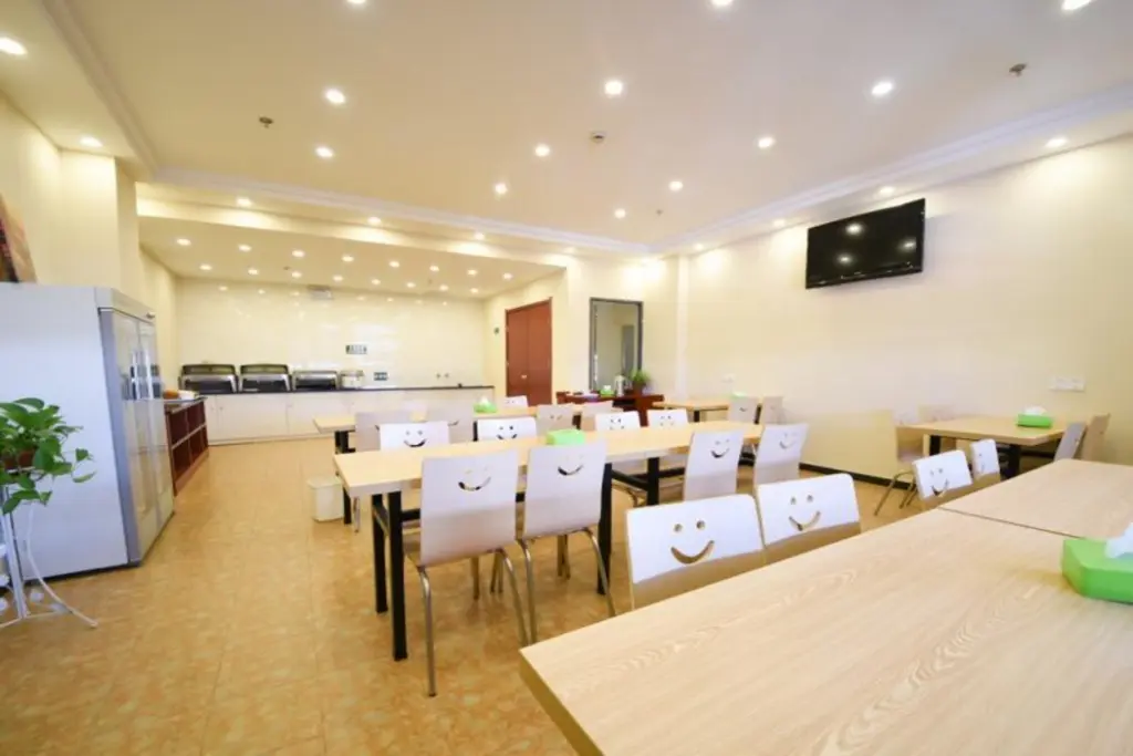 Шанхай: GreenTree Inn Shanghai National Convention Center Beiqing Road Fengzhong Road Shell Hotel