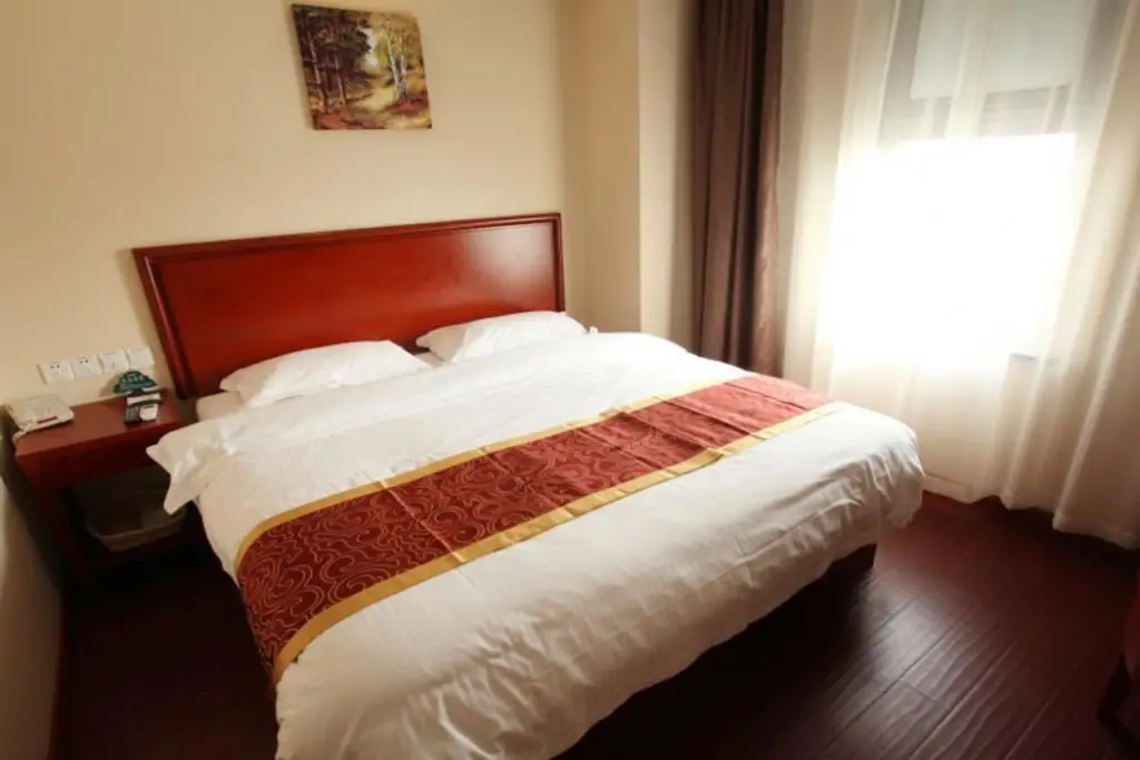 Шанхай: GreenTree Inn Shanghai National Convention Center Beiqing Road Fengzhong Road Shell Hotel