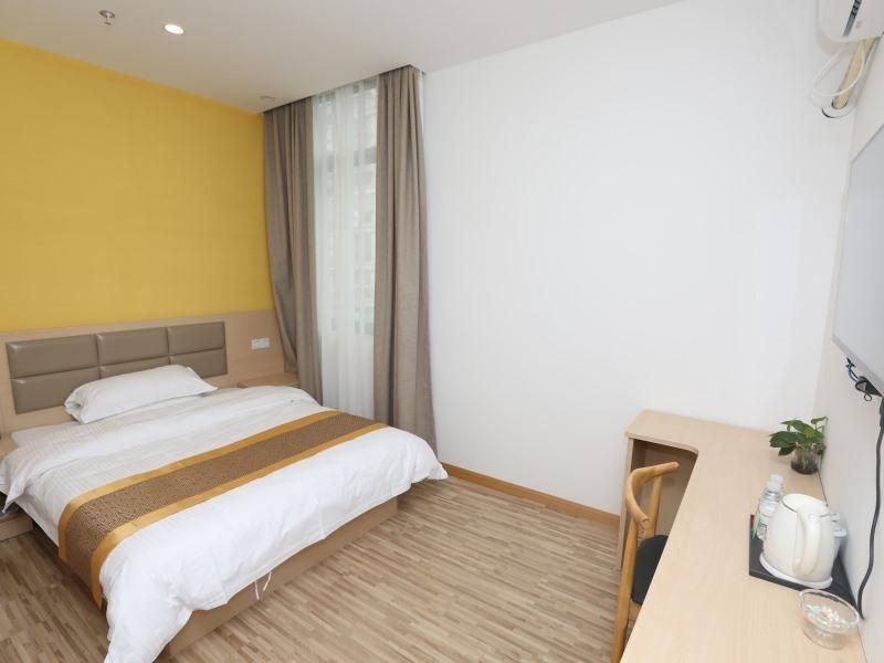 Шанхай: Shell Shanghai Jiading Nanxiang Town Minzhu Street Hotel