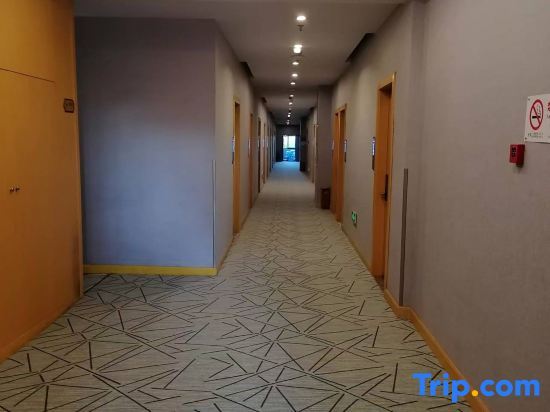 Шанхай: Shell Shanghai Jiading Nanxiang Town Minzhu Street Hotel