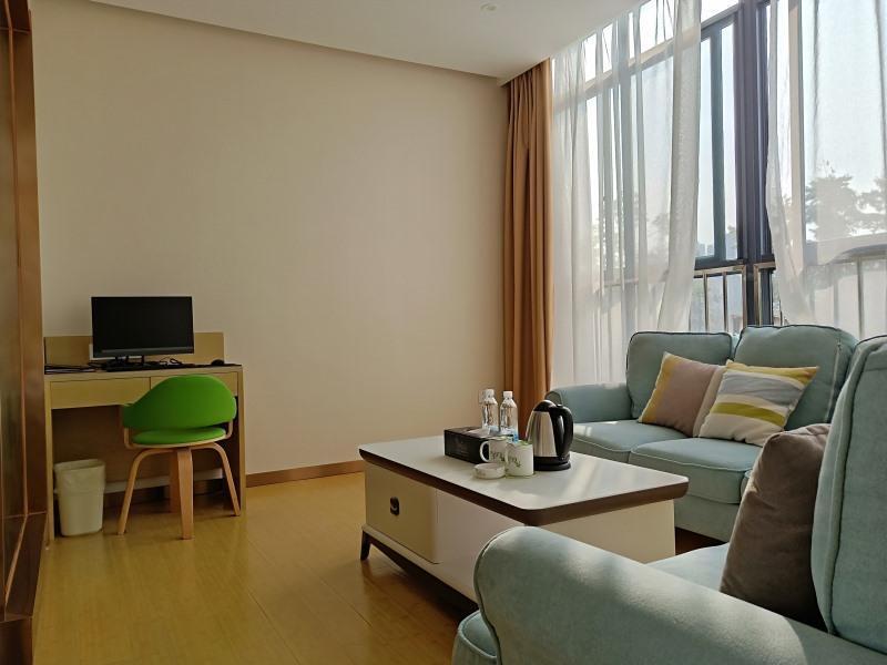 Уси: Vatica Wuxi Binhu District Civic Center Yangming Industrial Park Hotel