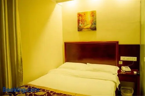 Ичунь: GreenTree Inn Liangyuan District Railway Station