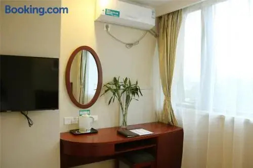 Ичунь: GreenTree Inn Liangyuan District Railway Station