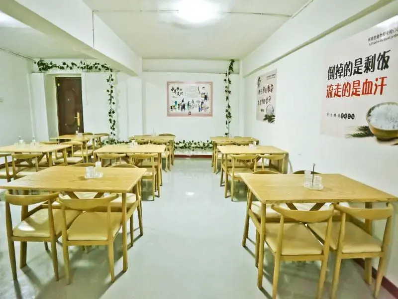 Синьчжоу: Shell Xinzhou Xinfu District Railway Station Hotel
