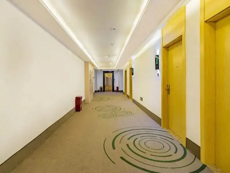 Пекин: GreenTree Inn Beijing Daxing District Huangcun West Street Metro Station