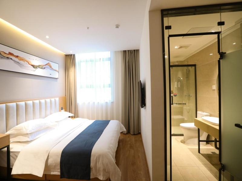 Чжэнчжоу: Shell Xinzheng Airport Port Huaxia Avenue Hotel