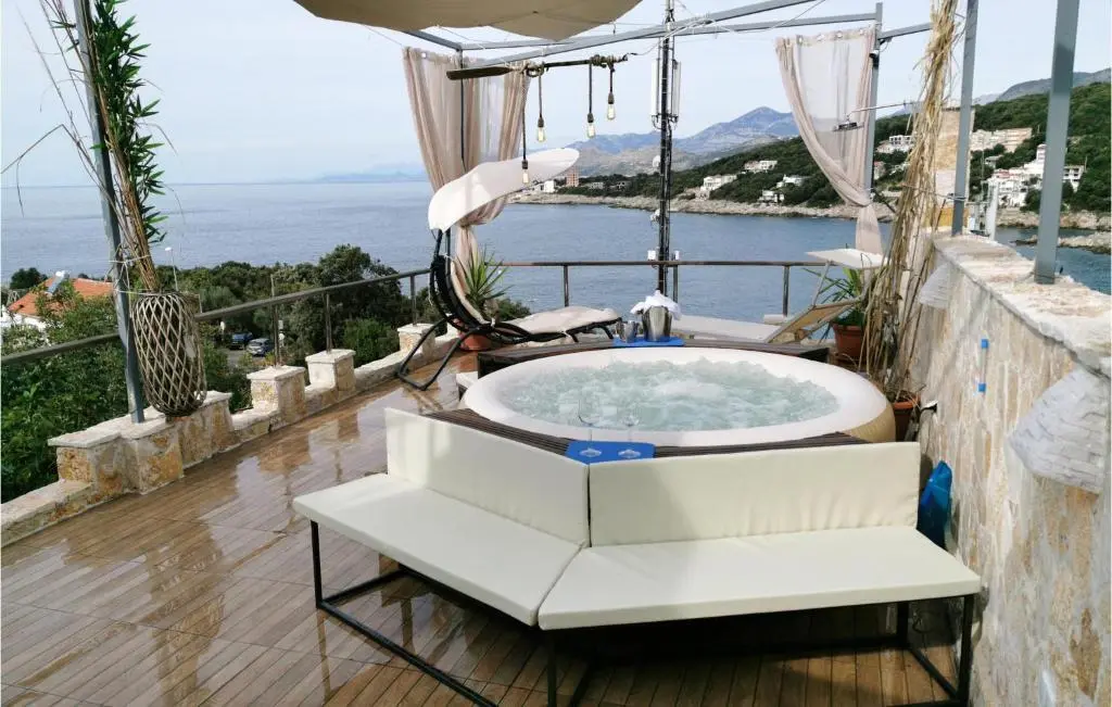 Бусат: Beautiful apartment in Utjeha with WiFi
