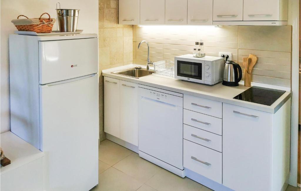 Бусат: Beautiful apartment in Utjeha with WiFi