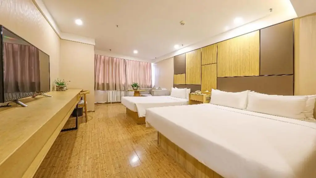 Харбин: Ji Hotel (Harbin Central Street, Saint Sophia Cath