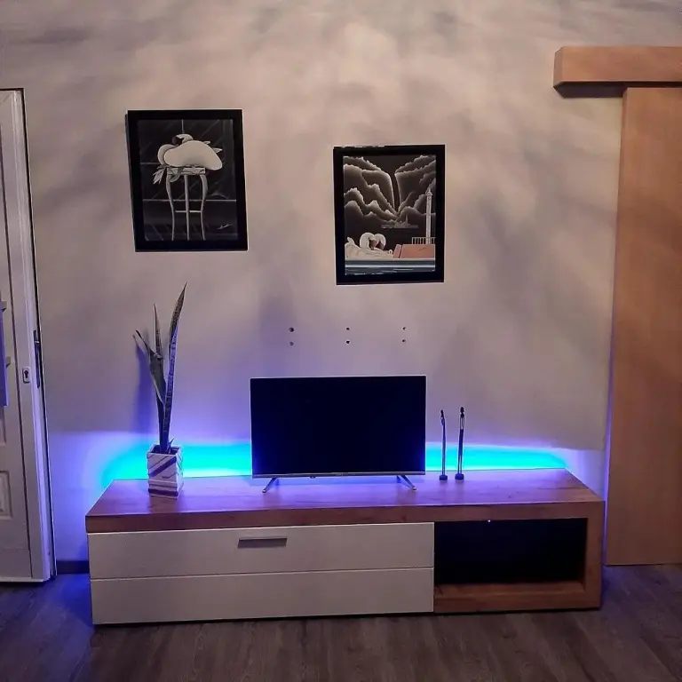 Дромолаксия: Universe House