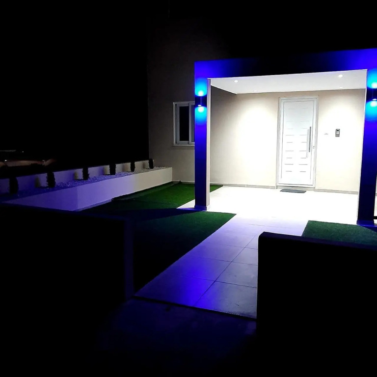 Дромолаксия: Universe House