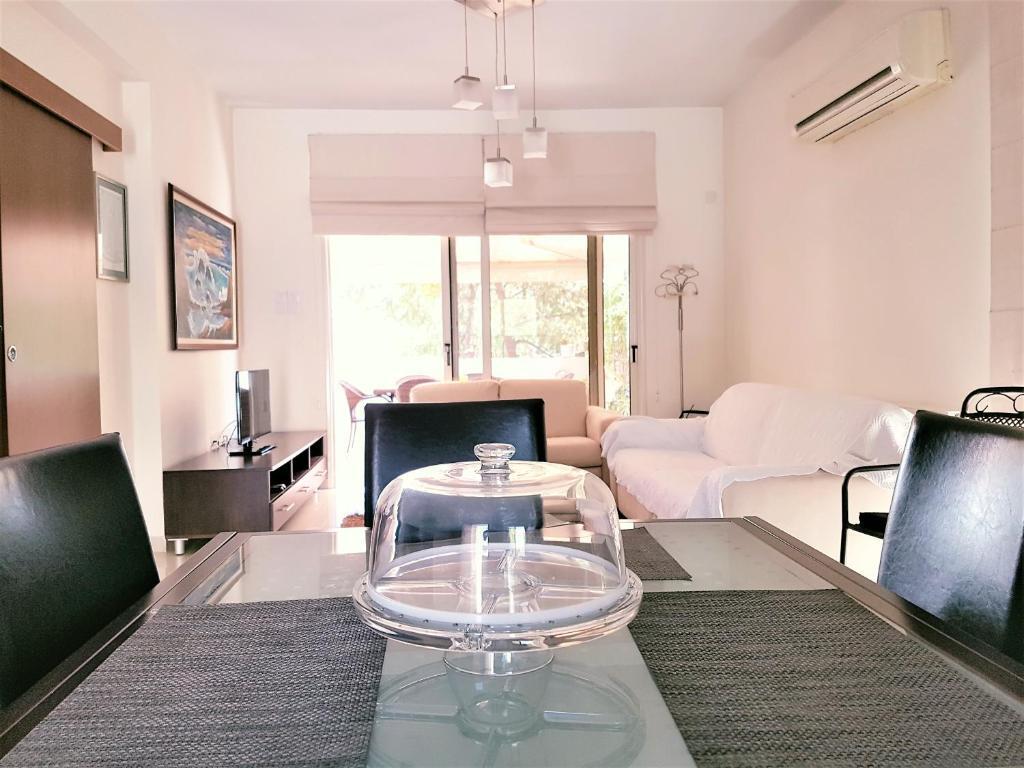 Перволия: Med View Bungalows