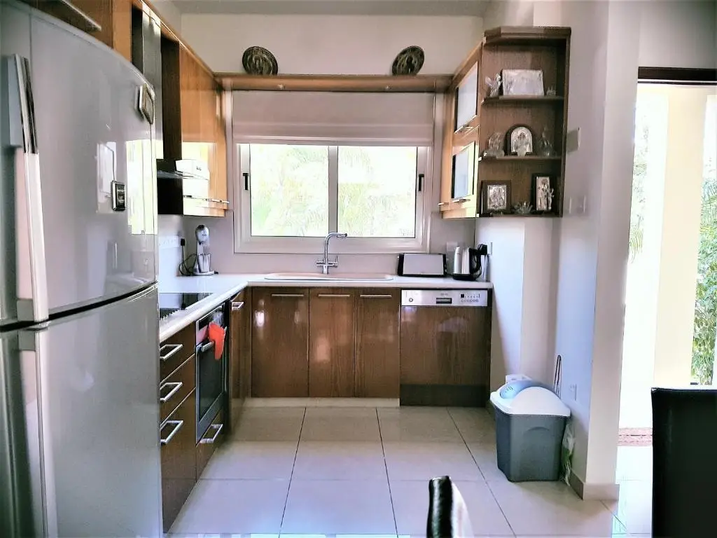 Перволия: Med View Bungalows