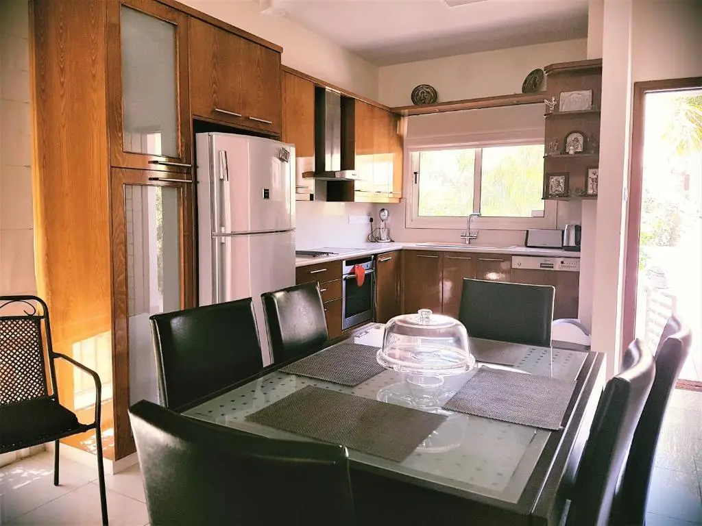 Перволия: Med View Bungalows
