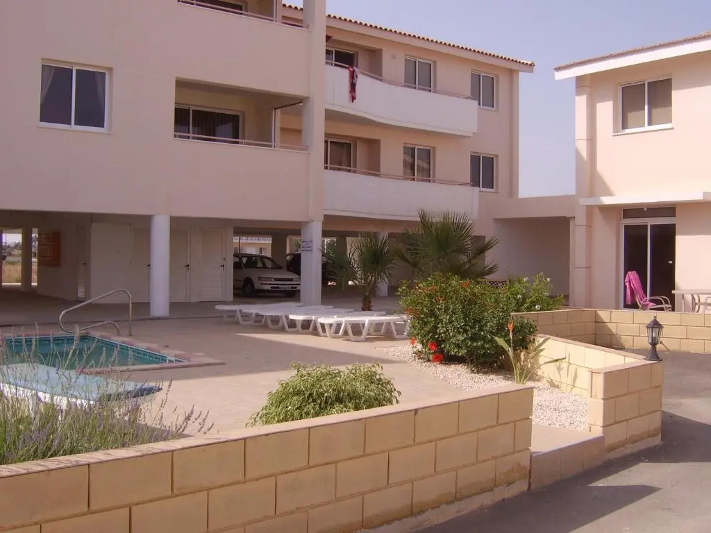 Лекара: Larnaca, Pervolia 1 bedroom seaside apartment