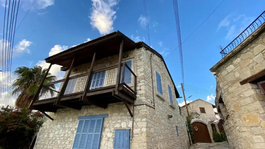 Какопетрия: Leonys House by Trulycyprus
