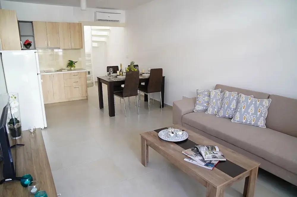 Гермасойя: 2 BD Maisonette Galatex