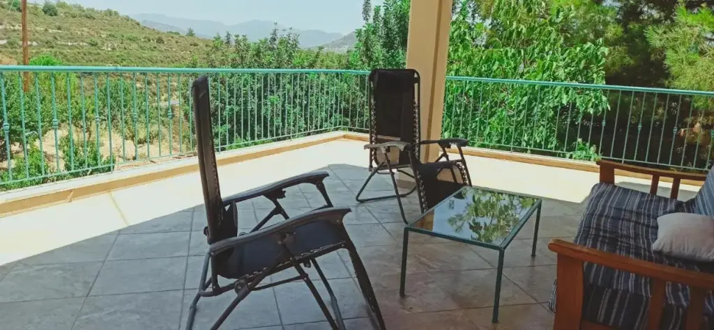 Какопетрия: House on a Hill with Stunning Views Near Troodos
