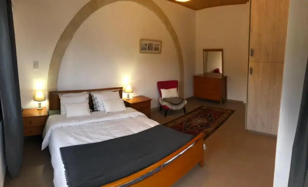 Какопетрия: House on a Hill with Stunning Views Near Troodos