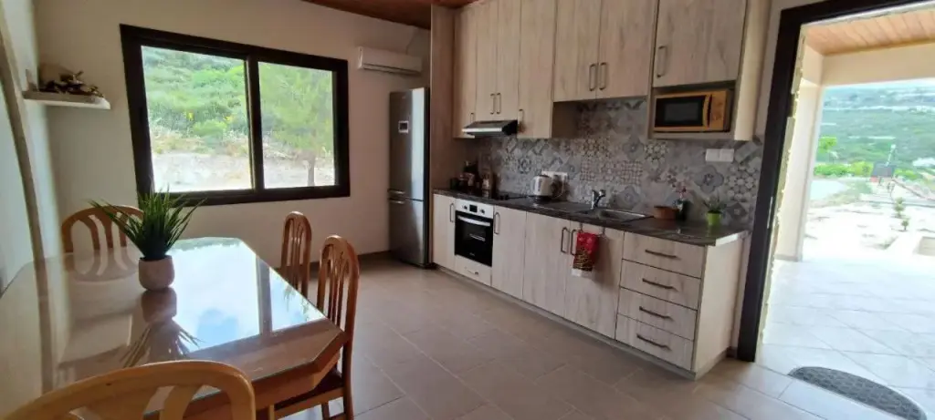 Какопетрия: House on a Hill with Stunning Views Near Troodos