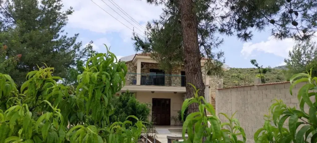 Какопетрия: House on a Hill with Stunning Views Near Troodos