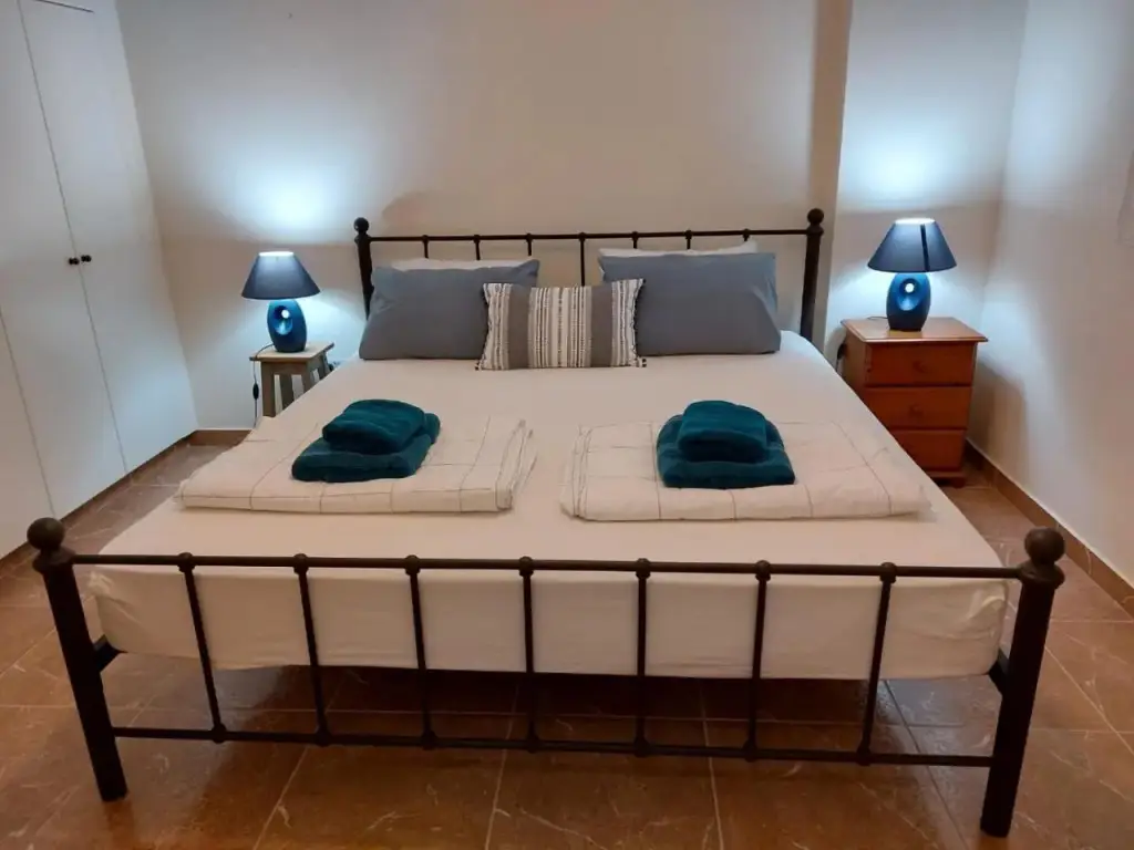 Пафос: Queens Gardens Suite by the Sea, Pool And Mall