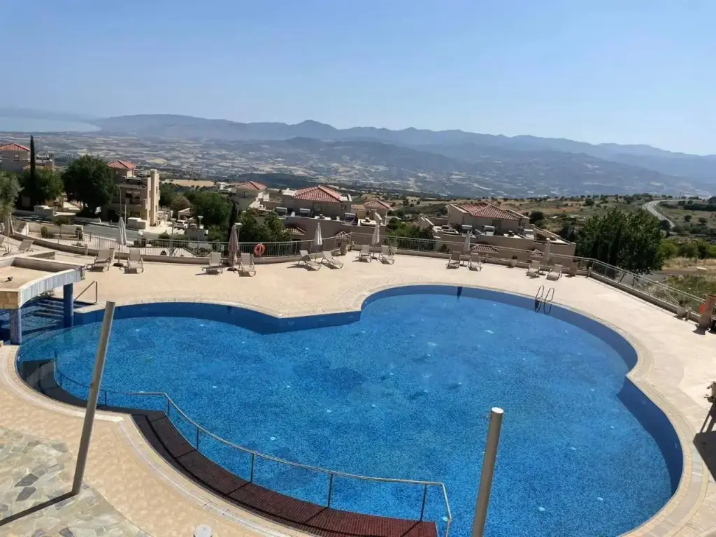 Друшиа: Relaxing 1 Bedroom Condo with Pool And Sea View