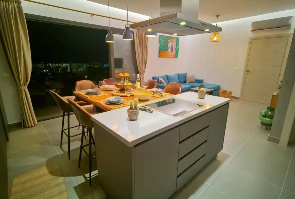 Айос-Атанасиос: Eagles Nest- 2BR stylish, free park, Netflix