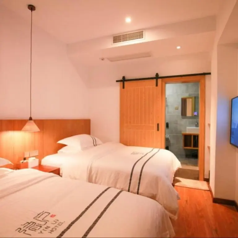 Сянси: Yinlu Bedroom Fenghuang Hongqiao Shop