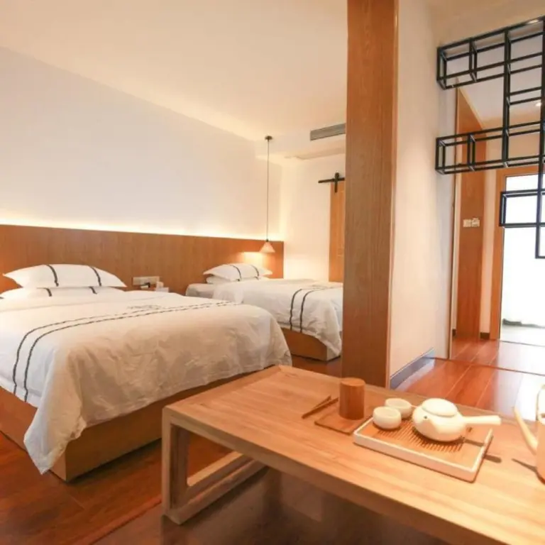 Сянси: Yinlu Bedroom Fenghuang Hongqiao Shop