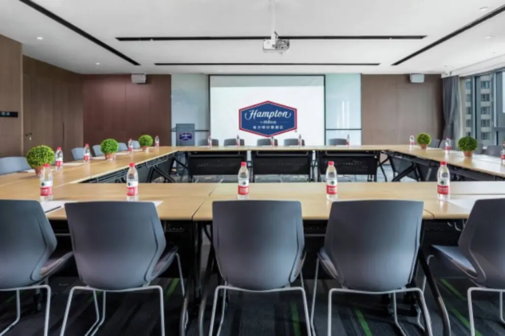 Пекин: Hampton by Hilton Beijing Daxing Flower of The World