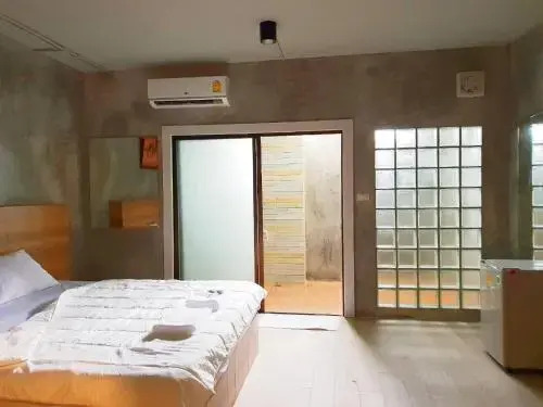 Бангтхорат: Sands Place Apartment and Hotel