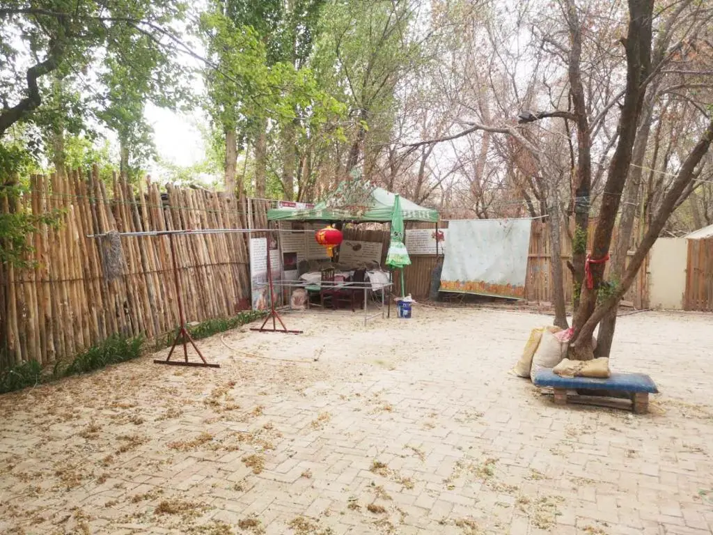 Цзюцюань: Dunhuang Happy Yijia Guest House