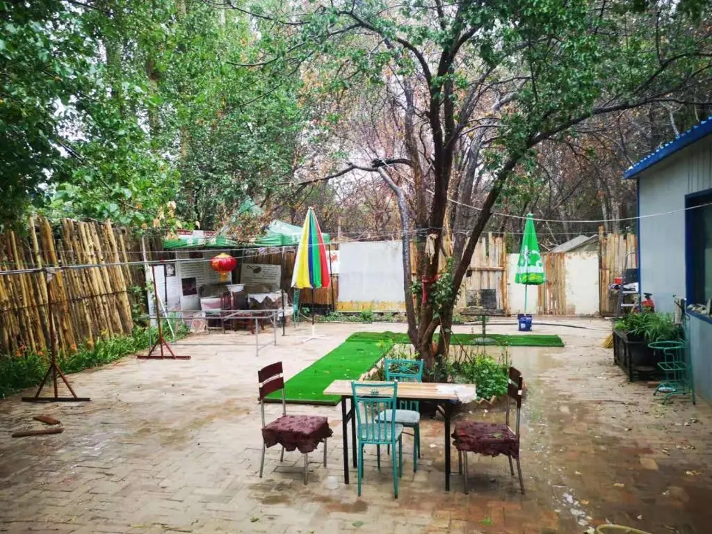 Цзюцюань: Dunhuang Happy Yijia Guest House