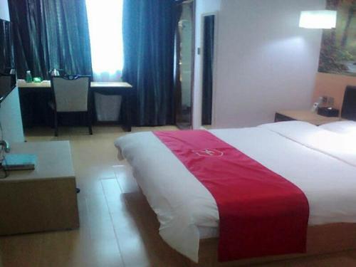 Яншо: Thank Inn Chain Hotel Guangxi Guilin West Yangshou Road
