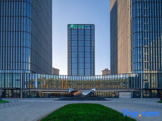 Holiday Inn Express Qingdao Northern West Coast — фото 1