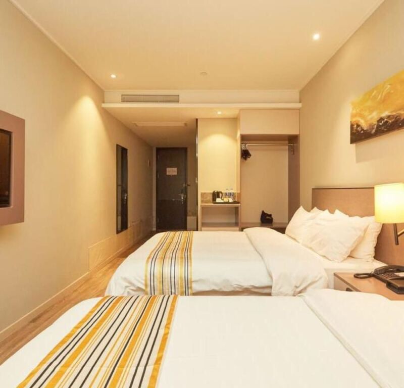 Шанхай: Home Inn Plus (Shanghai Pudong Airport)