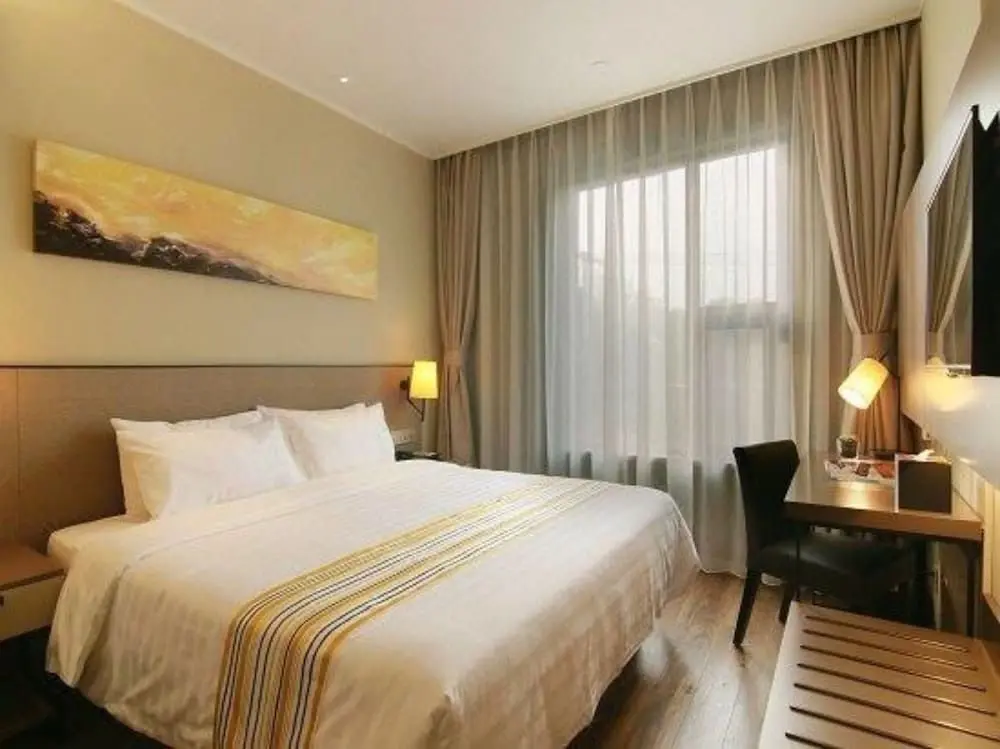 Шанхай: Home Inn Plus (Shanghai Pudong Airport)