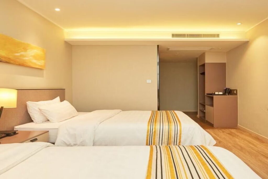 Шанхай: Home Inn Plus (Shanghai Pudong Airport)