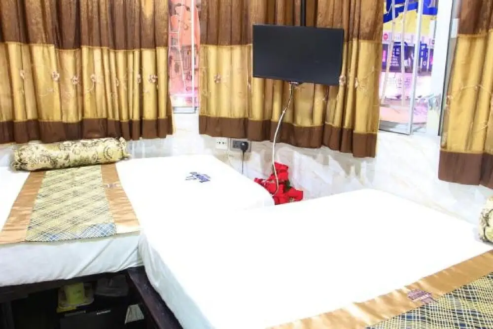 Гонконг: Room in Guest Room - Standard Family Room Mere Steps Away From Mira Place 1