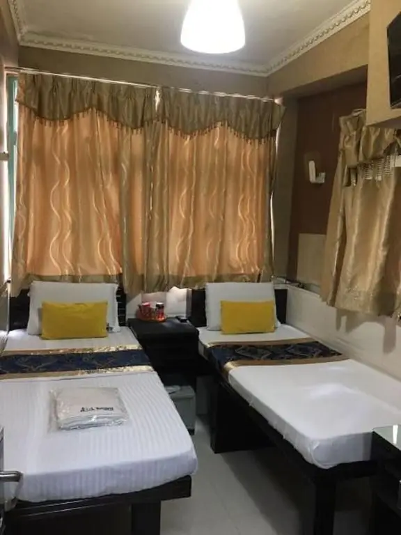Гонконг: Standard Triple Room