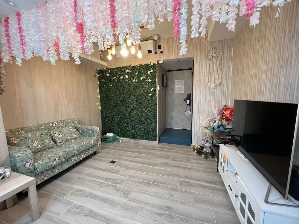 Гонконг: Staycation Partel