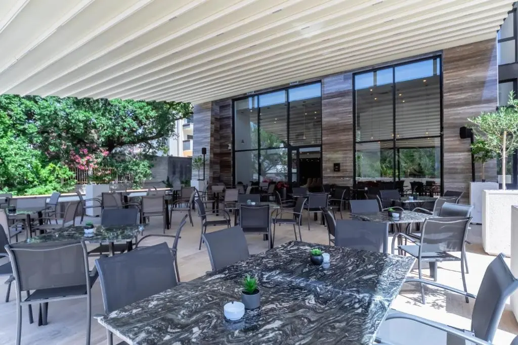 Сутоморе: N Hotel