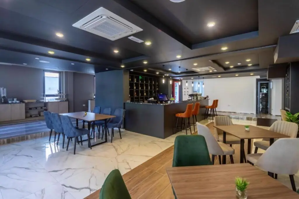 Сутоморе: N Hotel