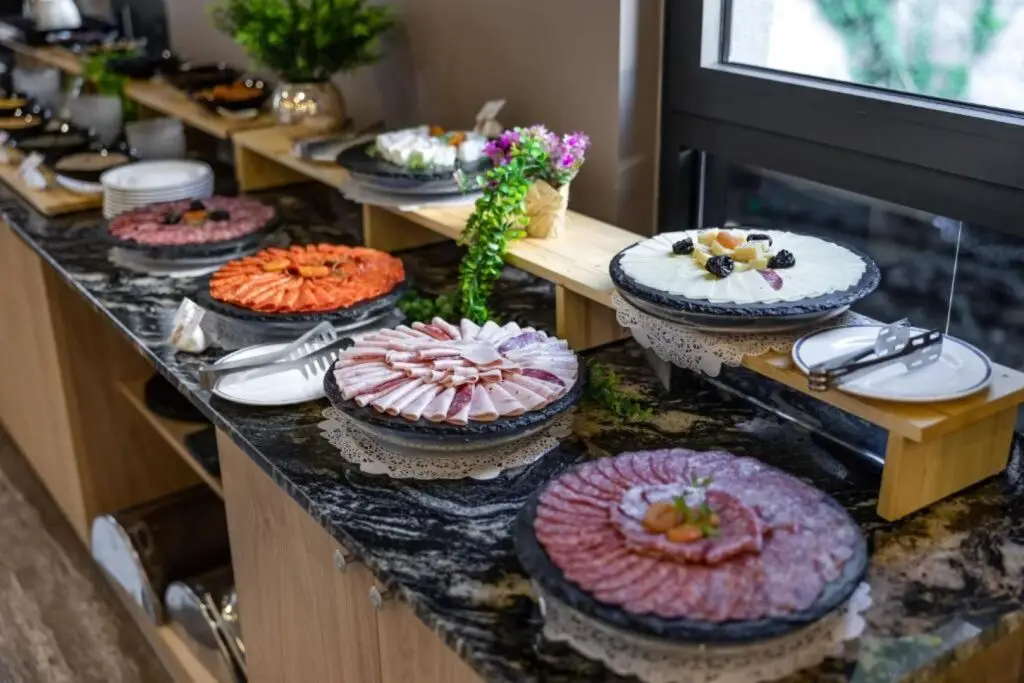 Сутоморе: N Hotel